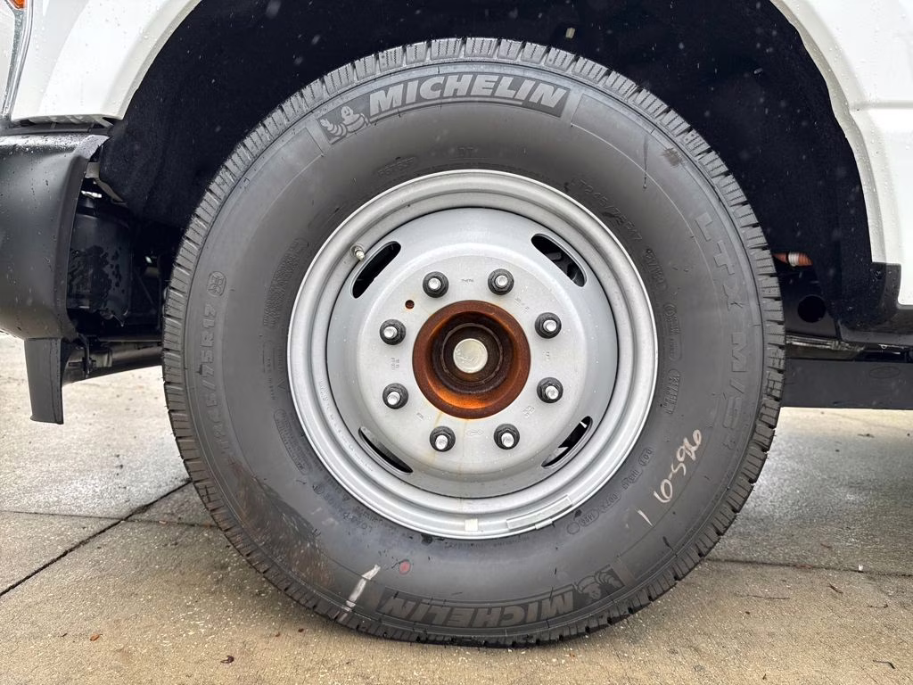 2025 Oxford White Ford Super Duty F-350 DRW XL RWD Chassis