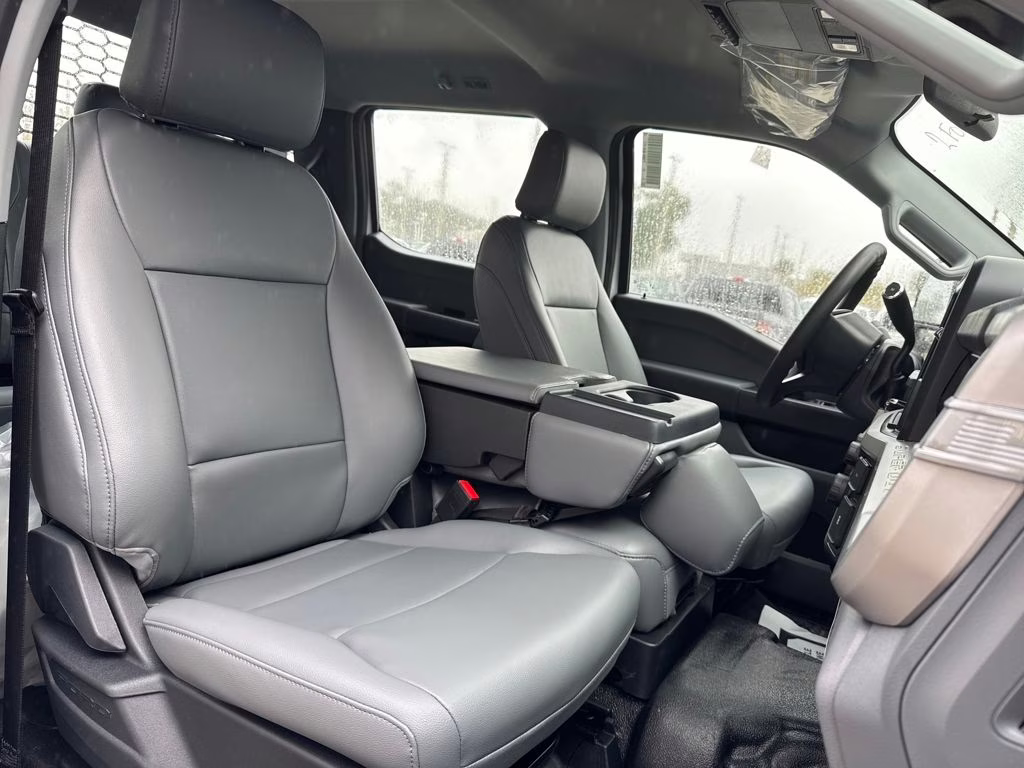 2025 Oxford White Ford Super Duty F-350 DRW XL RWD Chassis