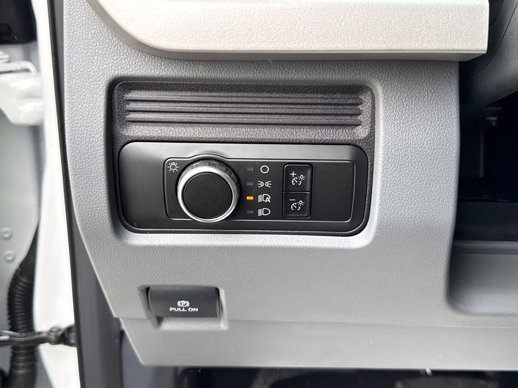 2025 Oxford White Ford Super Duty F-350 DRW XL RWD Chassis