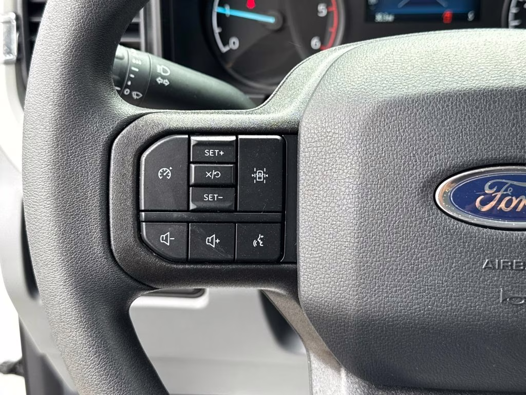 2025 Oxford White Ford Super Duty F-350 DRW XL RWD Chassis