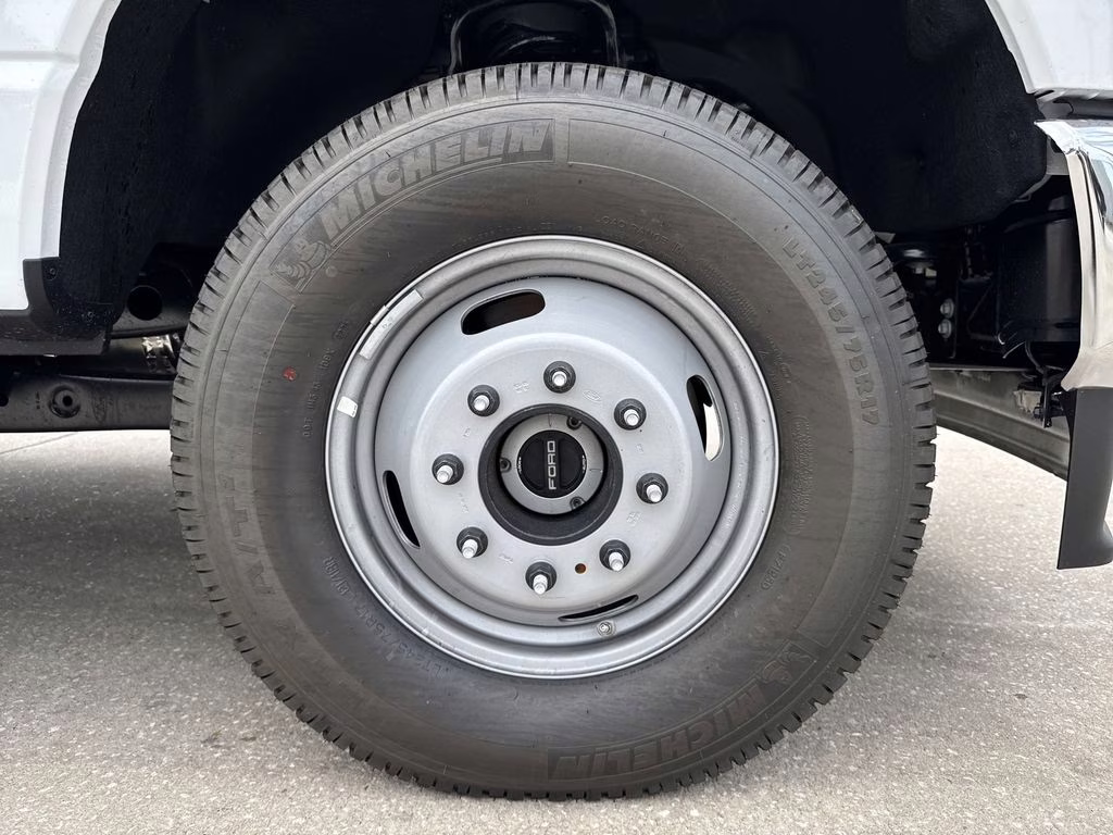2025 Oxford White Ford Super Duty F-350 DRW XL 4X4 Chassis