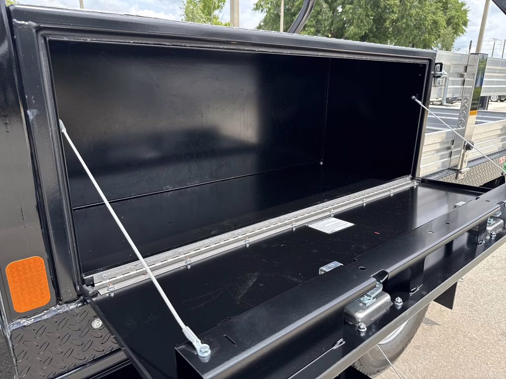 2025 Oxford White Ford Super Duty F-350 DRW XL 4X4 Chassis