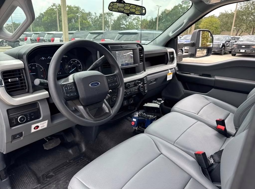 2025 Oxford White Ford Super Duty F-550 DRW XL 4X4 Chassis