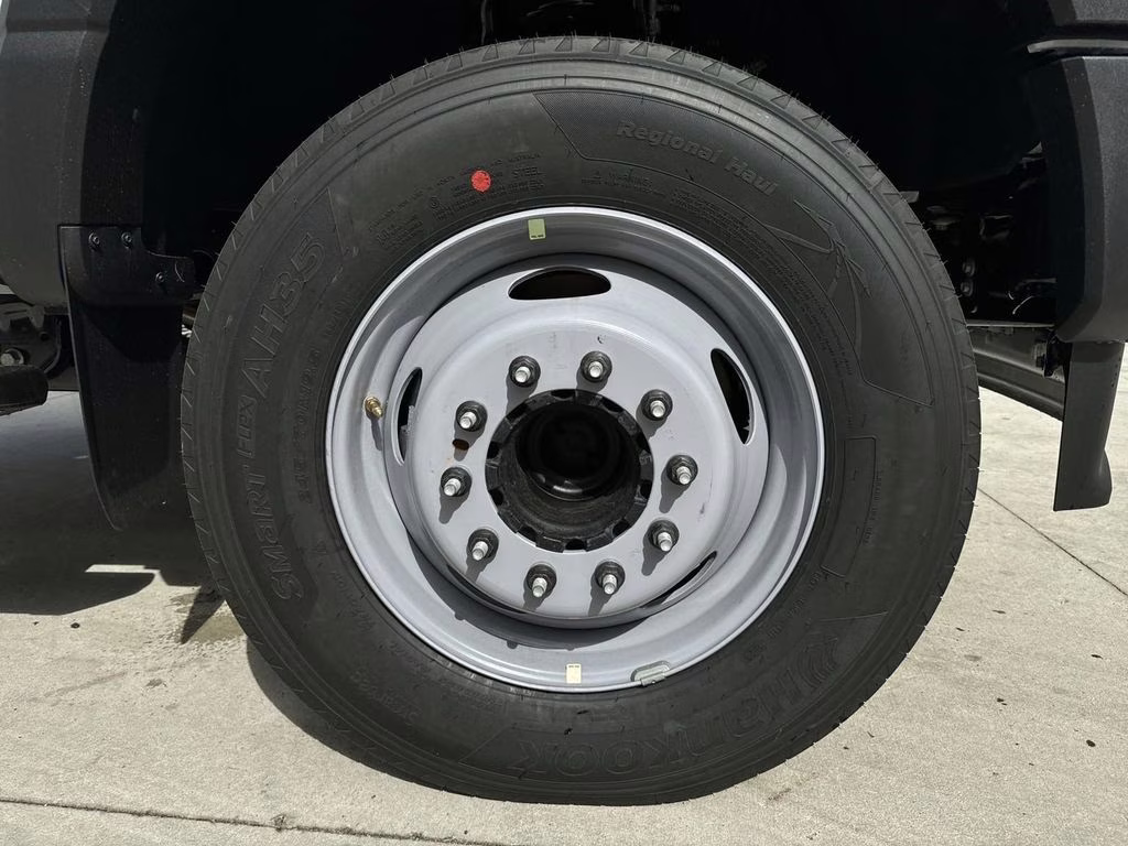 2024 Oxford White Ford Super Duty F-600 XL RWD Chassis