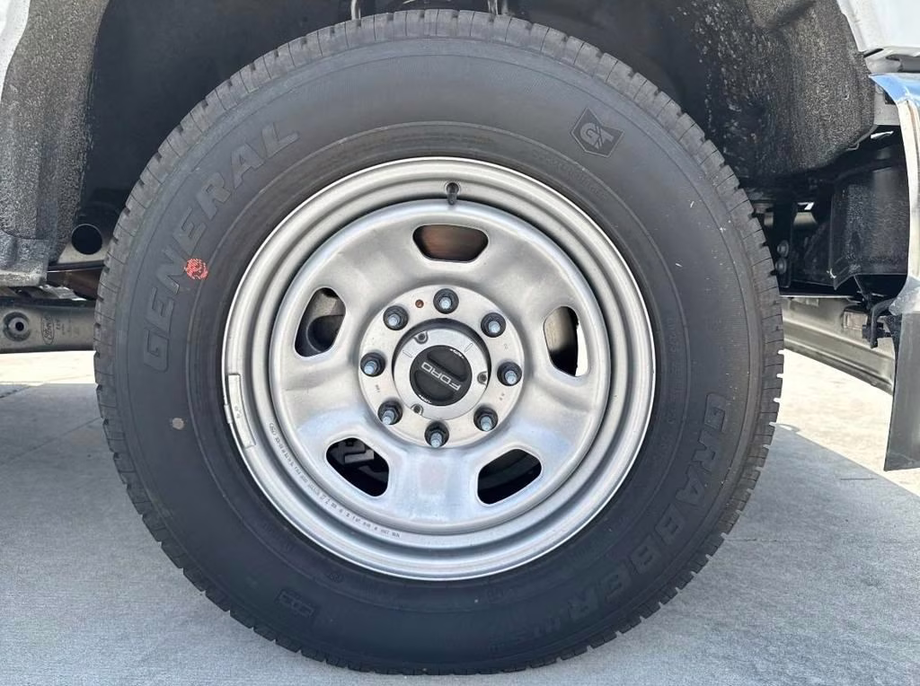 2025 Oxford White Ford Super Duty F-350 SRW XL 4X4 Chassis