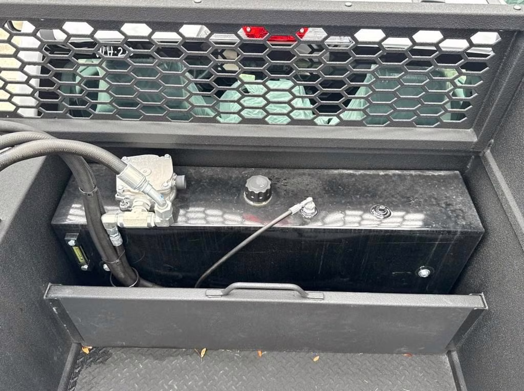 2025 Oxford White Ford Super Duty F-550 DRW XL 4X4 Chassis