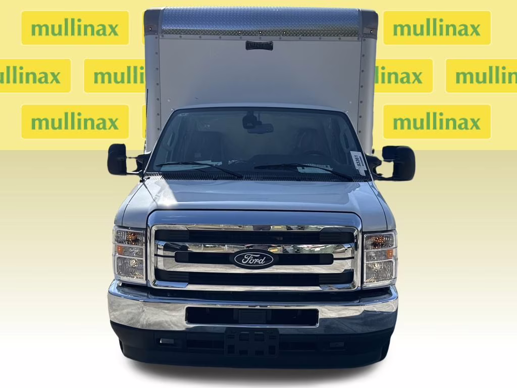 2026 Oxford White Ford E-350SD Base RWD Truck