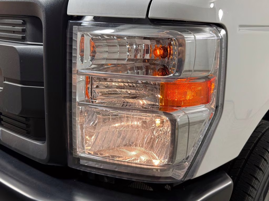 2026 Oxford White Ford E-350SD Base RWD Truck