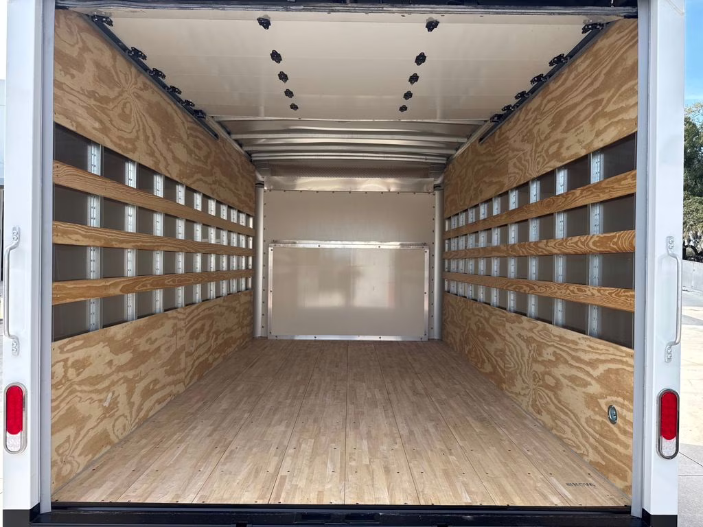 2026 Oxford White Ford E-350SD Base RWD Truck