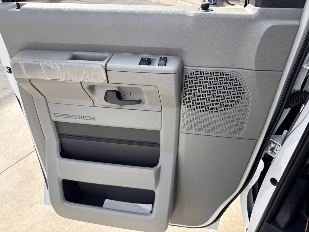 2026 Oxford White Ford E-350SD Base RWD Truck