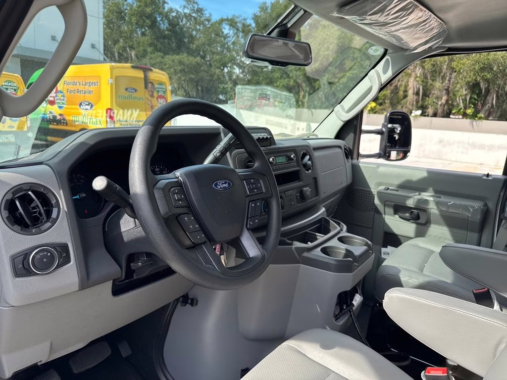 2026 Oxford White Ford E-350SD Base RWD Truck