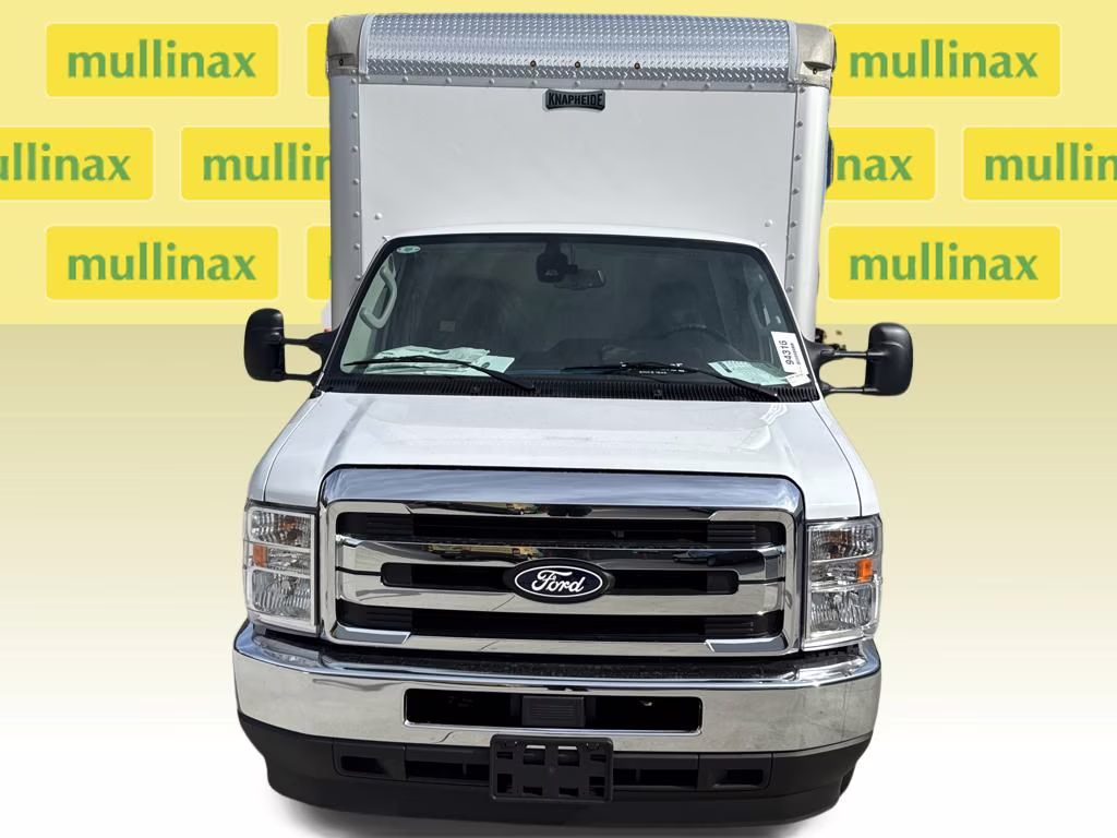2026 Oxford White Ford E-350SD Base RWD Truck