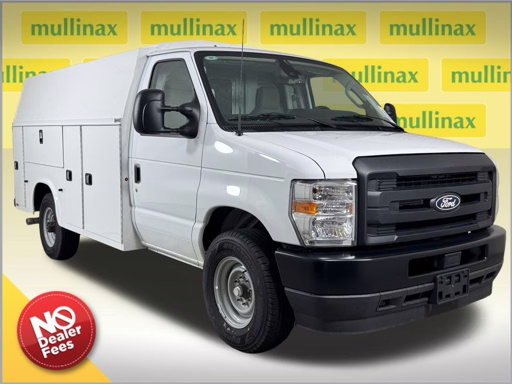 2026 Oxford White Ford E-350SD Base RWD Truck