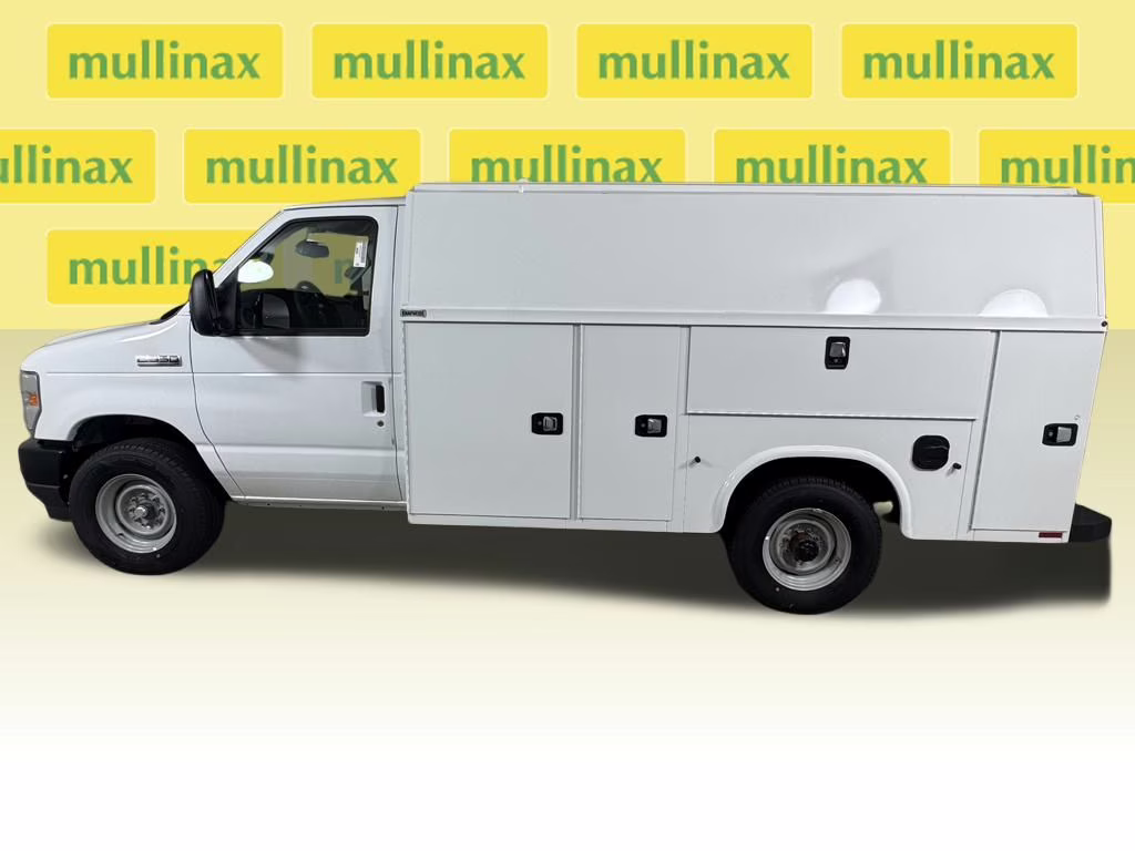 2026 Oxford White Ford E-350SD Base RWD Truck