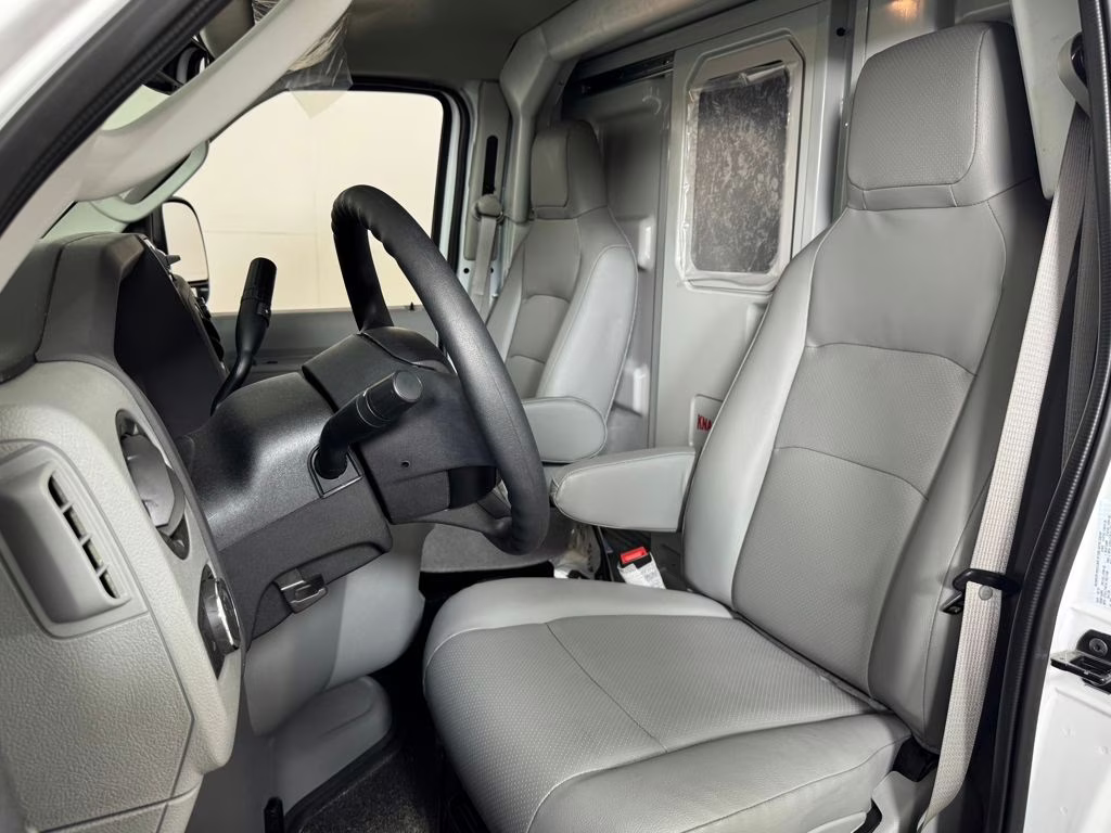 2026 Oxford White Ford E-350SD Base RWD Truck
