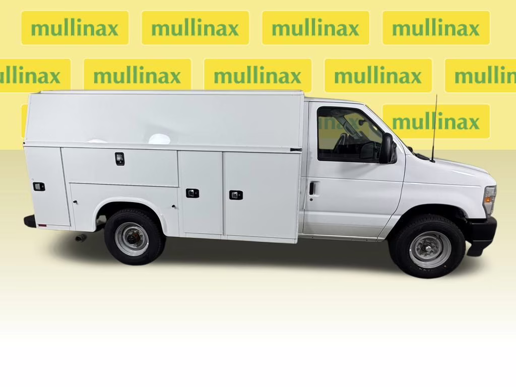 2026 Oxford White Ford E-350SD Base RWD Truck
