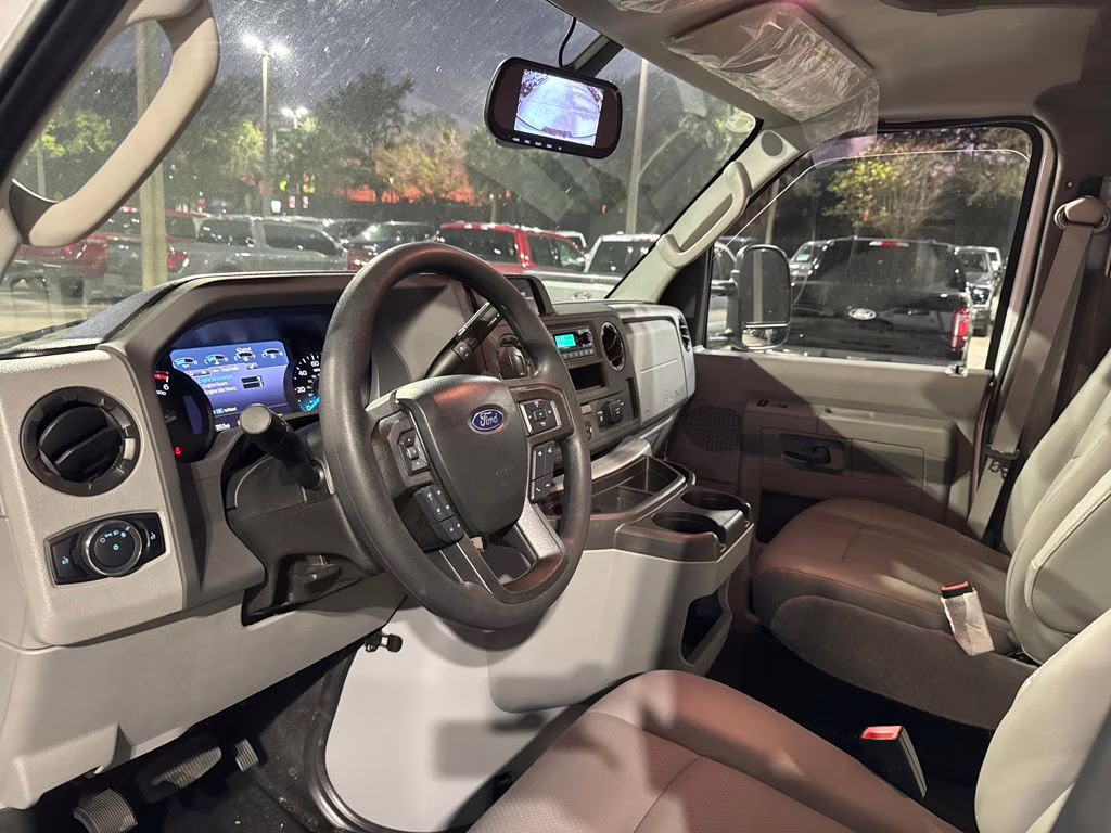 2026 Oxford White Ford E-350SD Base RWD Truck