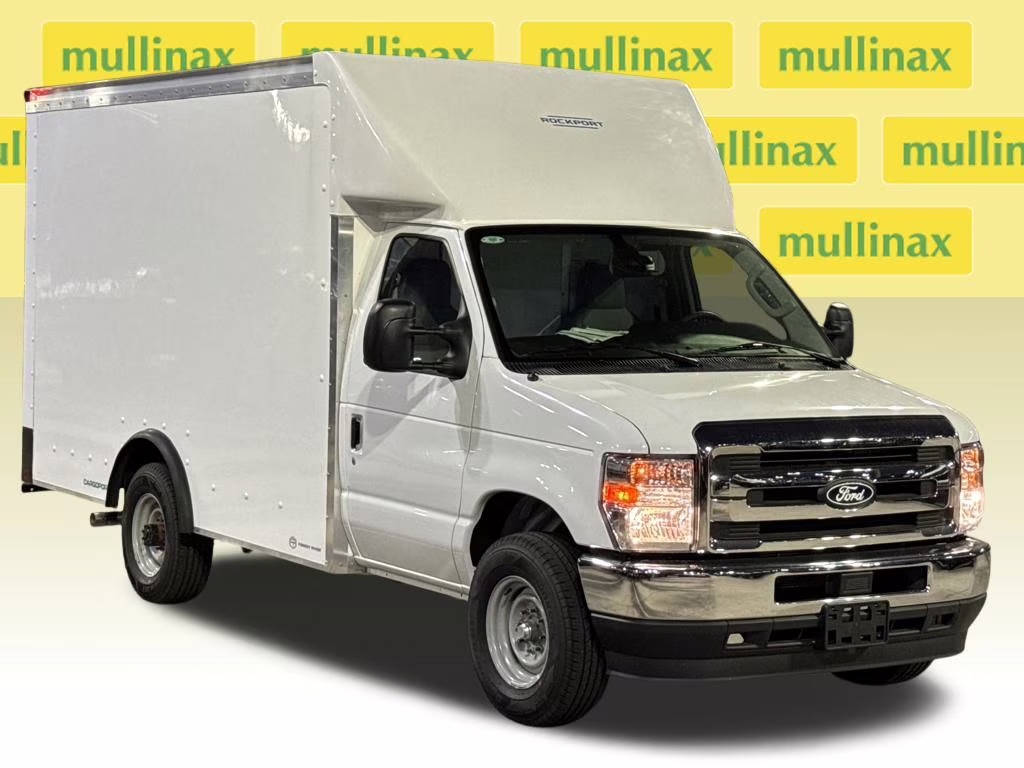 2026 Oxford White Ford E-350SD Base RWD Truck