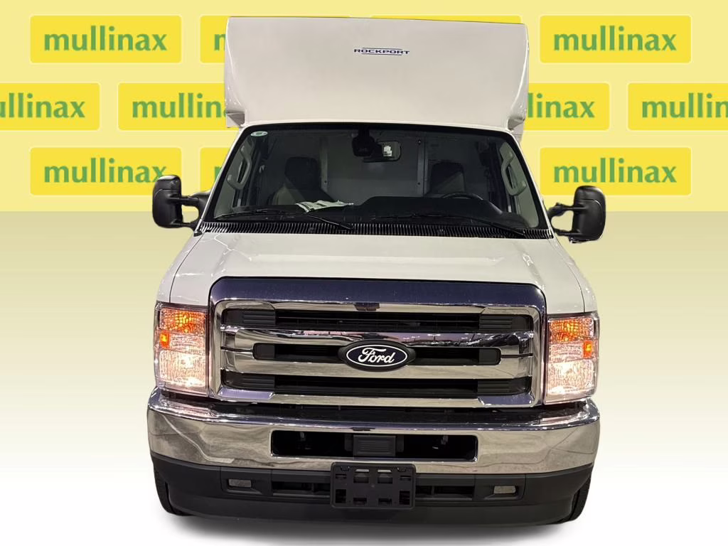 2026 Oxford White Ford E-350SD Base RWD Truck