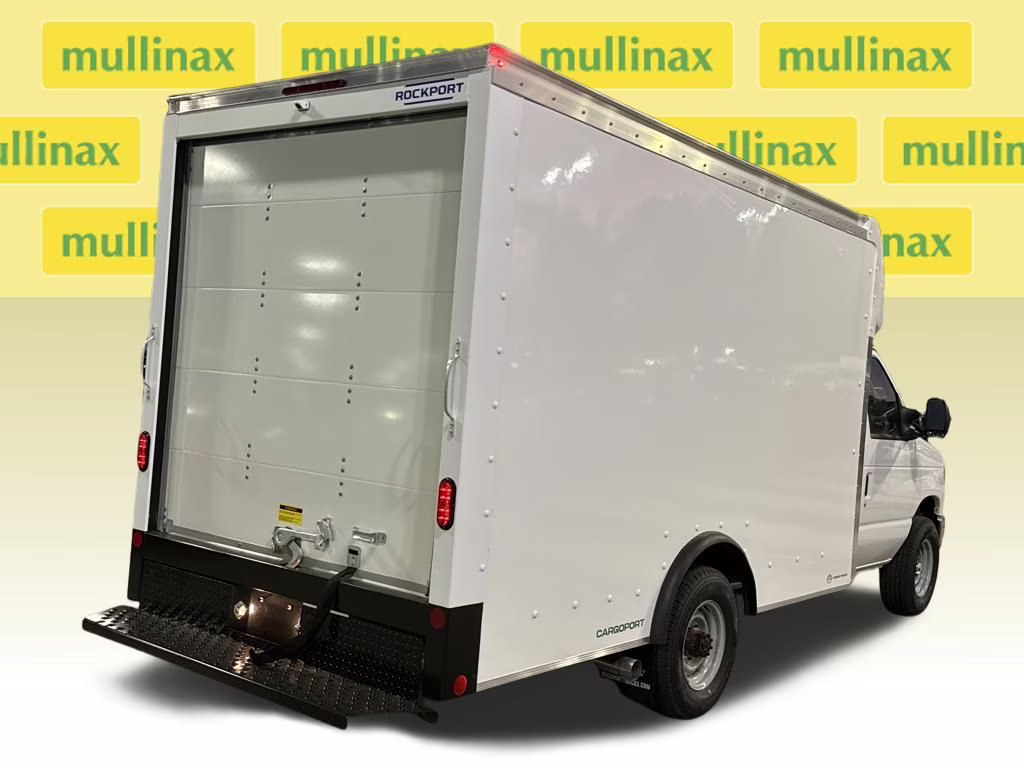 2026 Oxford White Ford E-350SD Base RWD Truck