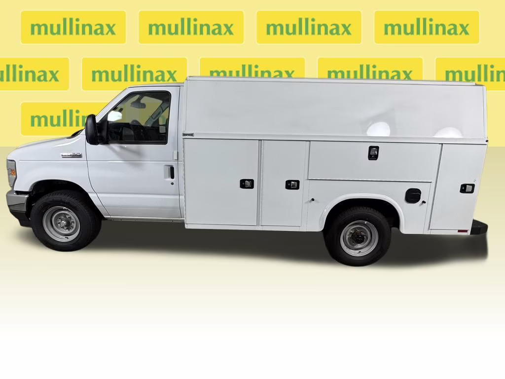 2026 Oxford White Ford E-350SD Base RWD Truck