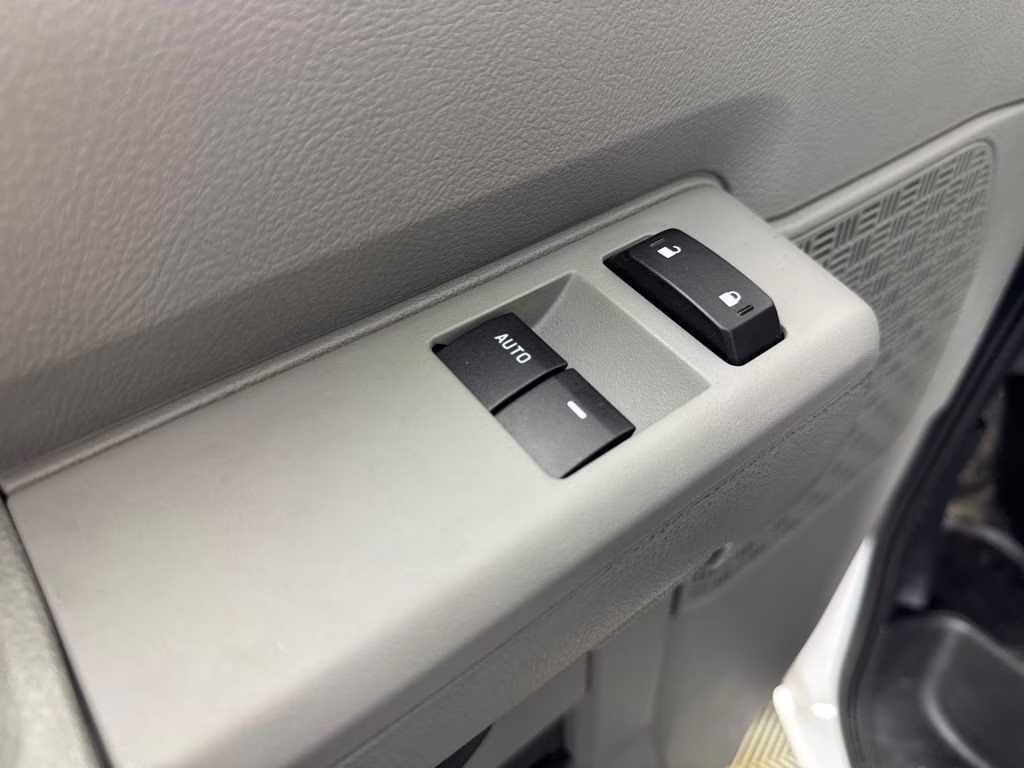 2026 Oxford White Ford E-350SD Base RWD Truck