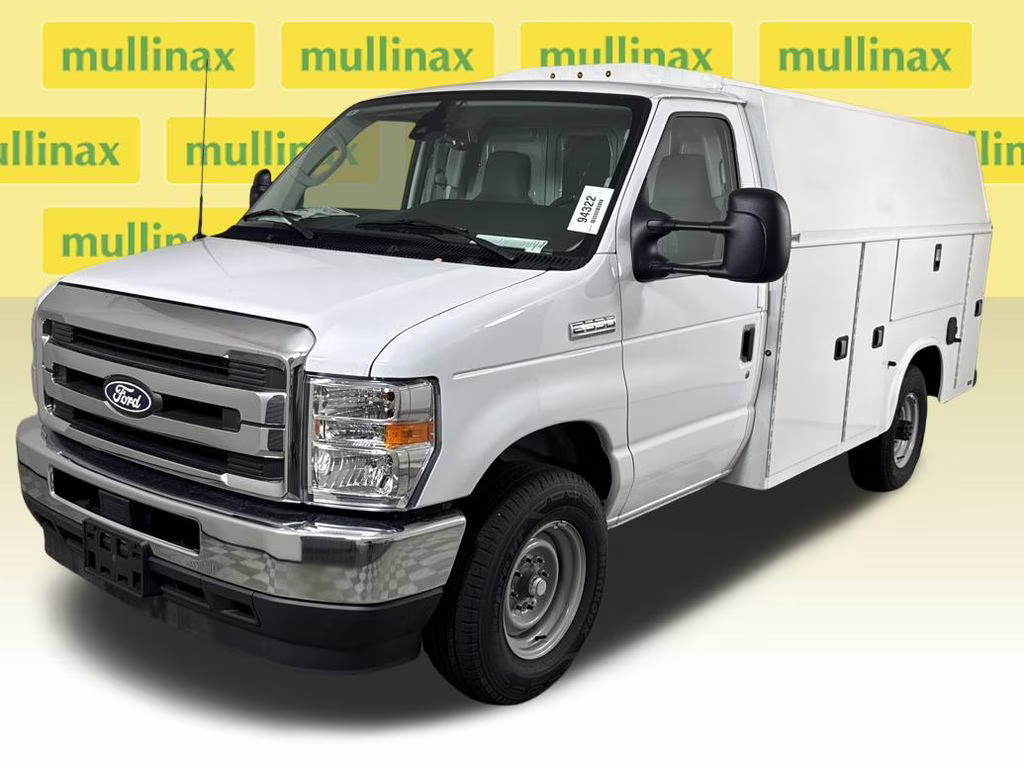 2026 Oxford White Ford E-350SD Base RWD Truck