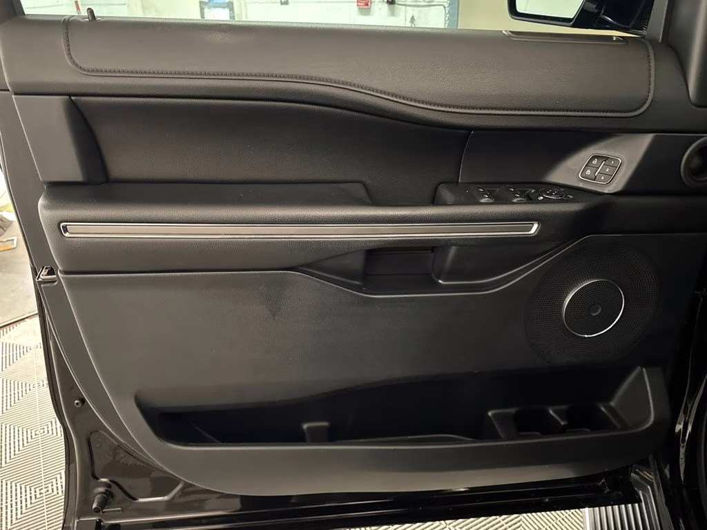 2020 Agate Black Ford Expedition XLT RWD SUV