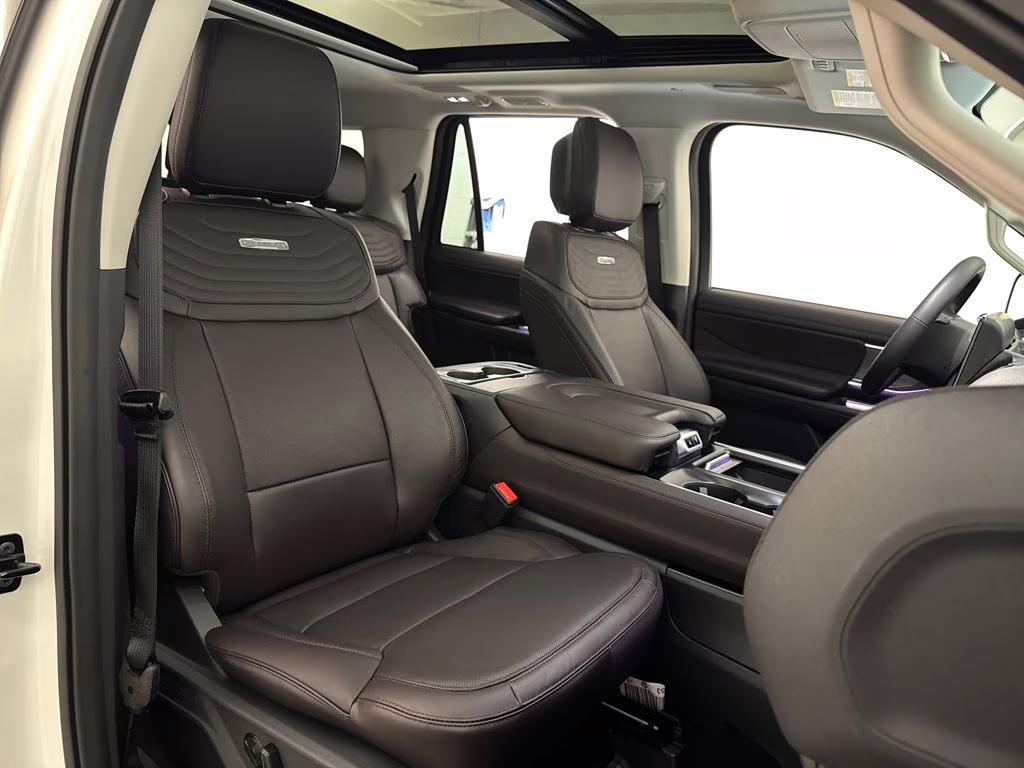 2026 Star White Metallic Tri-Coat Ford Expedition Platinum 4X4 SUV