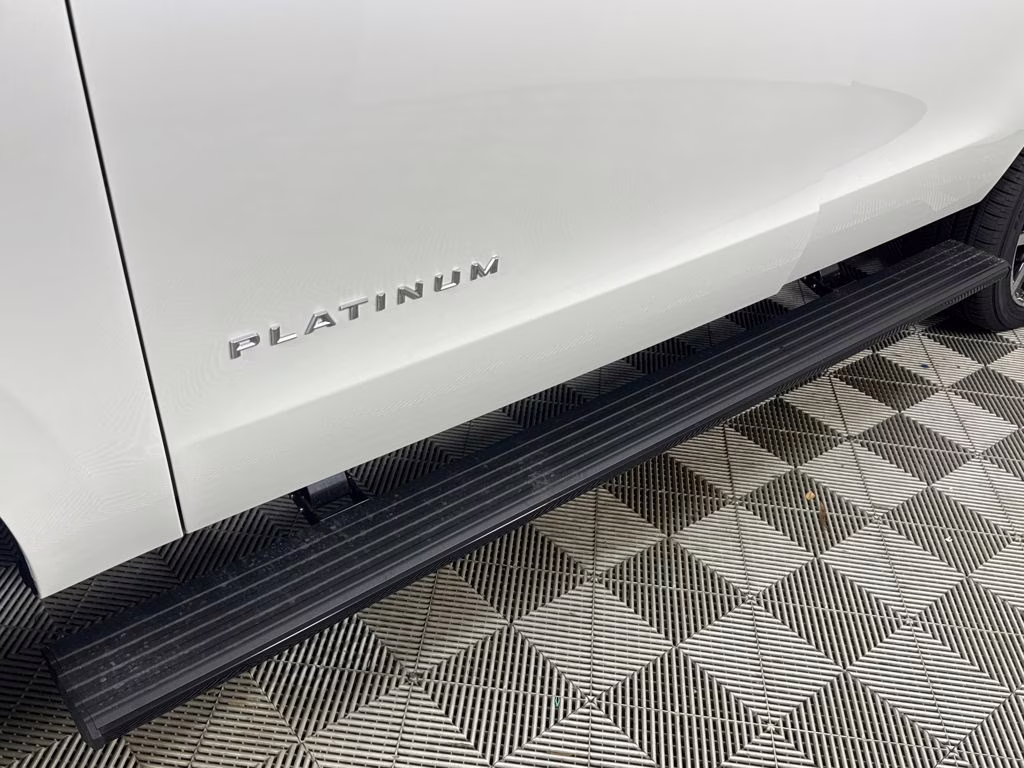 2026 Star White Metallic Tri-Coat Ford Expedition Platinum 4X4 SUV