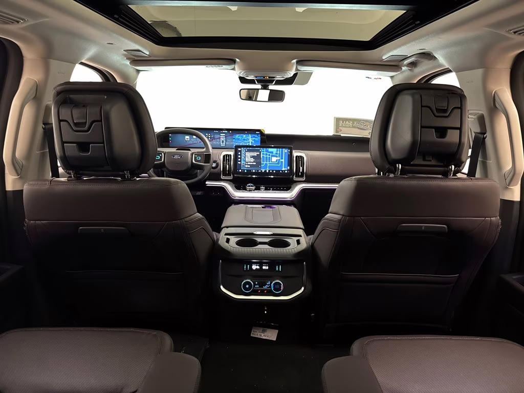 2026 Star White Metallic Tri-Coat Ford Expedition Platinum 4X4 SUV