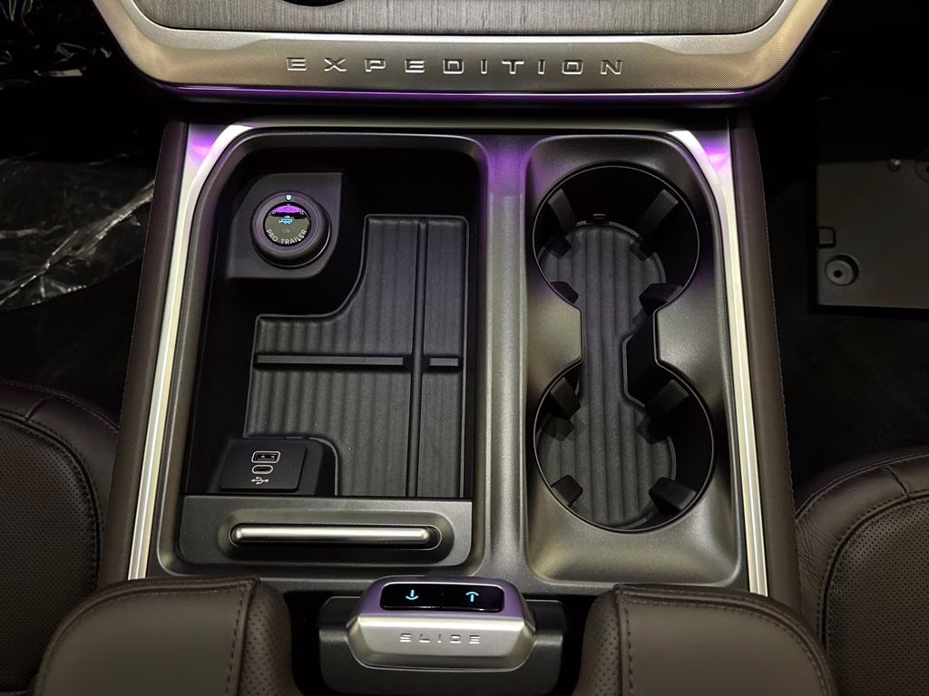 2026 Star White Metallic Tri-Coat Ford Expedition Platinum 4X4 SUV