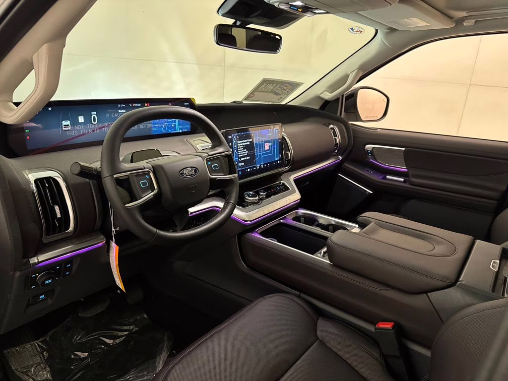 2026 Star White Metallic Tri-Coat Ford Expedition Platinum 4X4 SUV