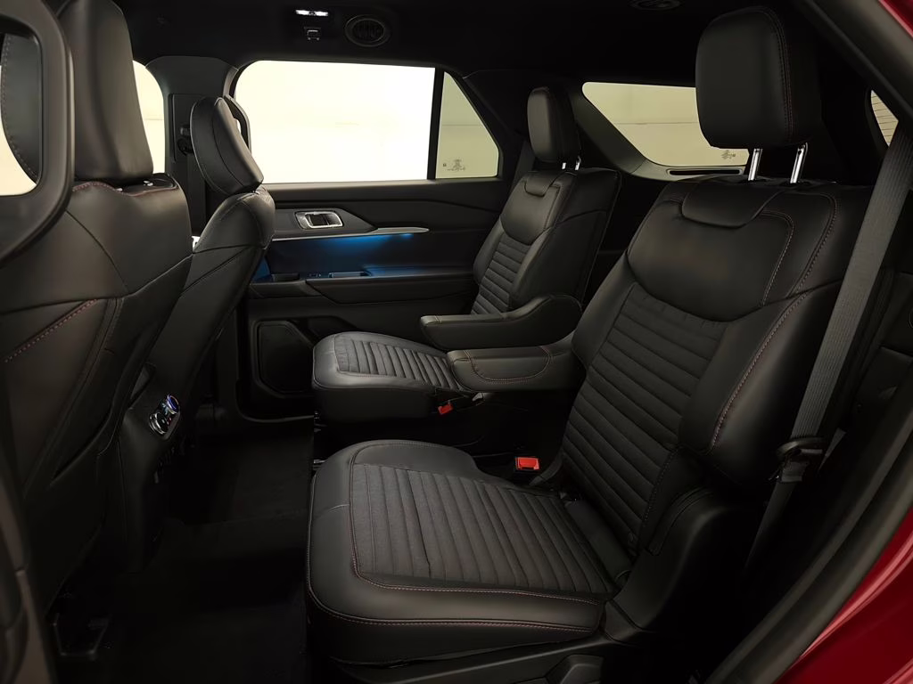 2026 Rapid Red Metallic Tinted Clearcoat Ford Explorer ST-Line RWD SUV