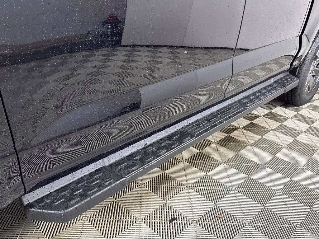 2025 Agate Black Metallic Ford F-150 Lightning Flash AWD Truck