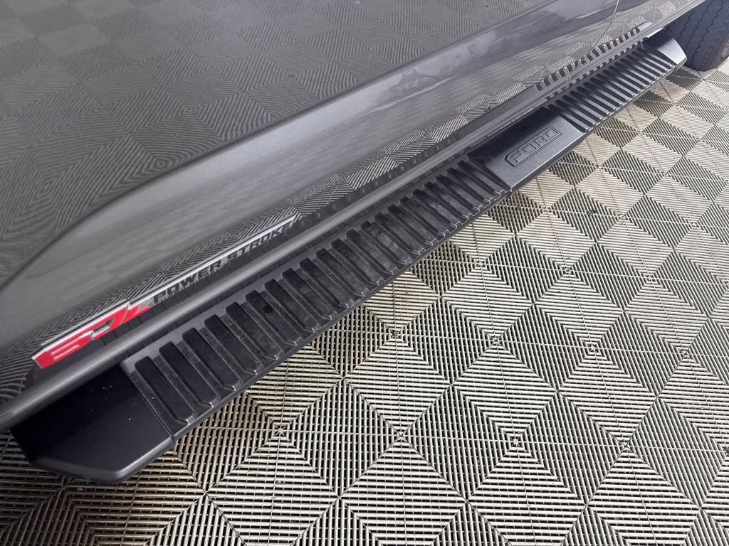 2024 Carbonized Gray Metallic Ford Super Duty F-250 SRW Lariat 4X4 Truck