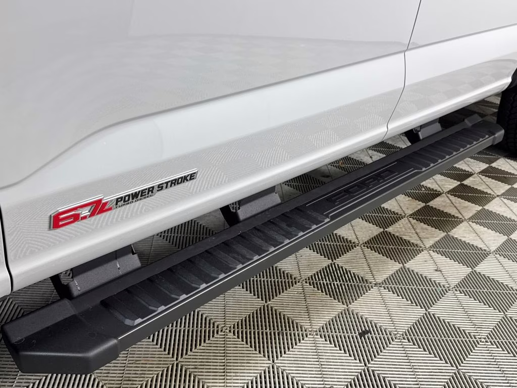 2026 Avalanche Ford Super Duty F-250 SRW Lariat 4X4 Truck