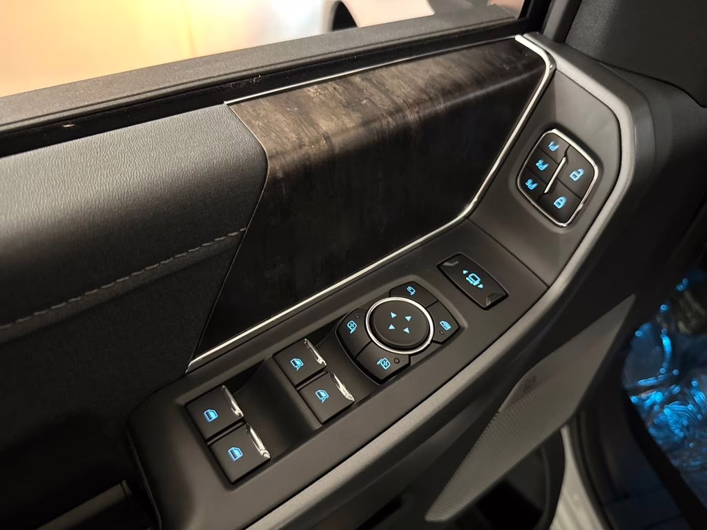 2026 Avalanche Ford Super Duty F-250 SRW Lariat 4X4 Truck