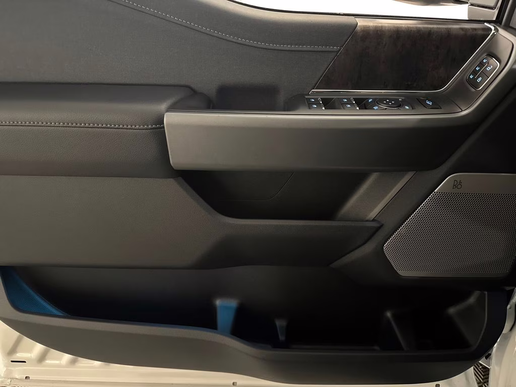 2026 Star White Metallic Tri-Coat Ford Super Duty F-250 SRW Lariat 4X4 Truck