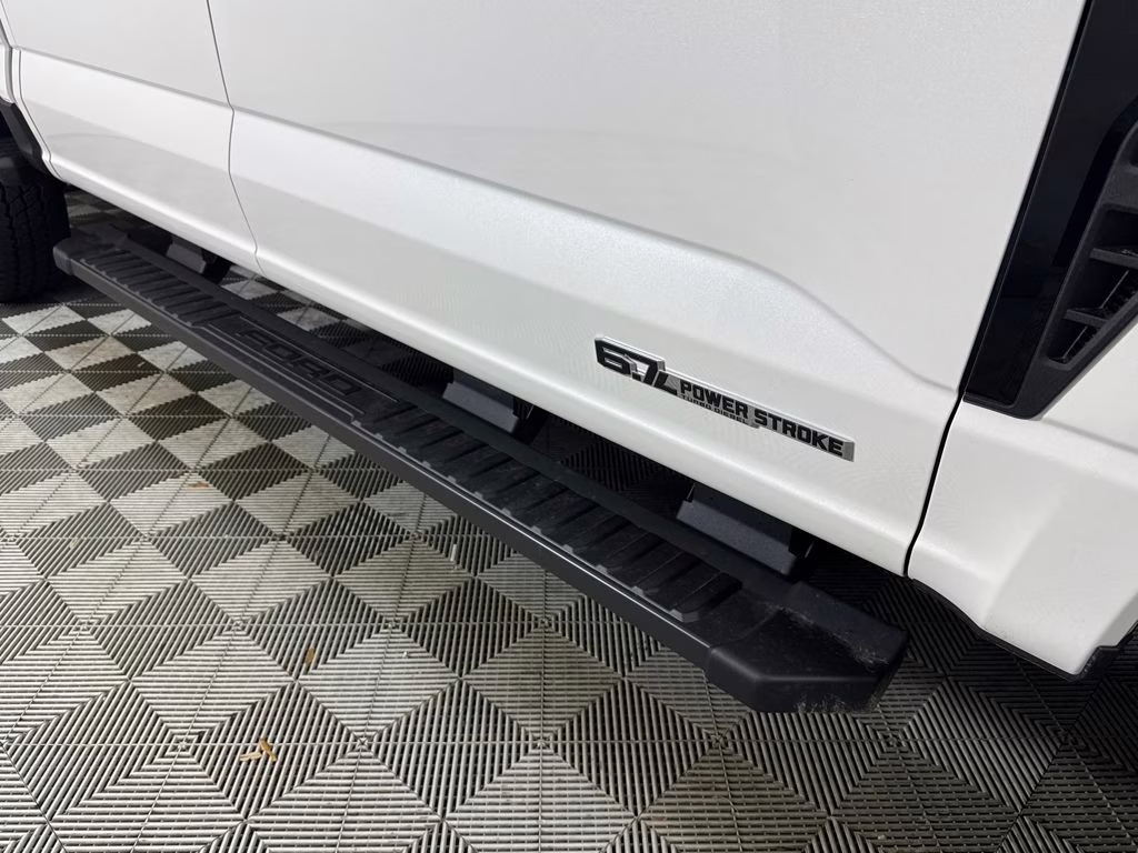 2026 Star White Metallic Tri-Coat Ford Super Duty F-250 SRW Lariat 4X4 Truck