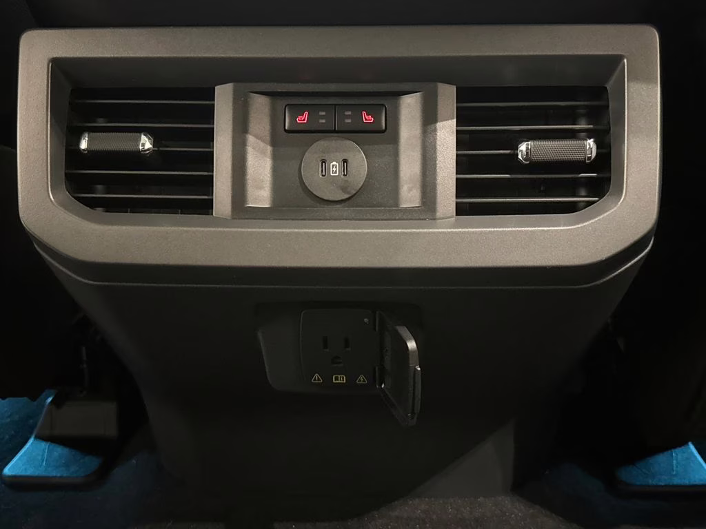 2026 Star White Metallic Tri-Coat Ford Super Duty F-250 SRW Lariat 4X4 Truck