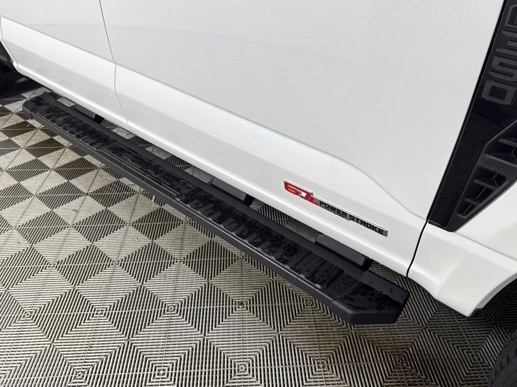 2026 Star White Metallic Tri-Coat Ford Super Duty F-350 SRW Lariat 4X4 Truck