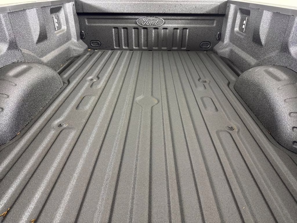 2026 Star White Metallic Tri-Coat Ford Super Duty F-350 SRW Lariat 4X4 Truck