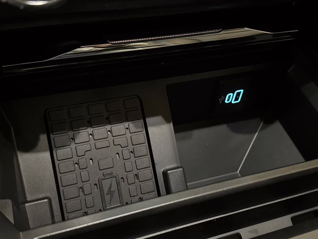 2026 Star White Metallic Tri-Coat Ford Super Duty F-350 SRW Lariat 4X4 Truck