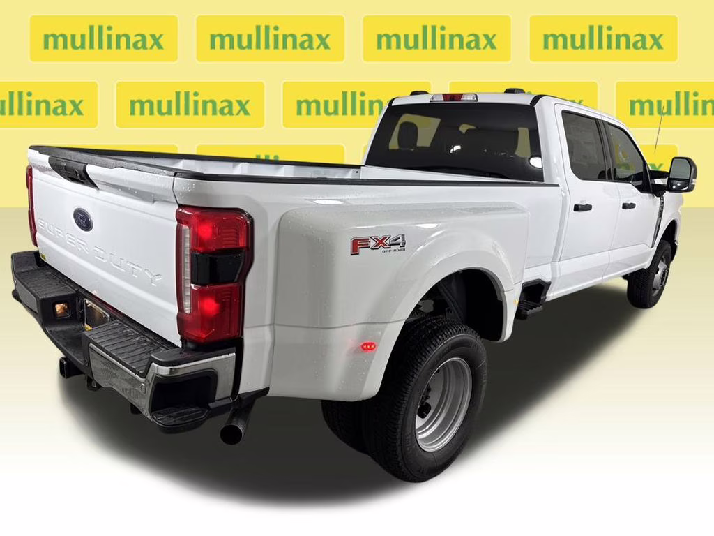 2026 Oxford White Ford Super Duty F-350 DRW XLT 4X4 Truck
