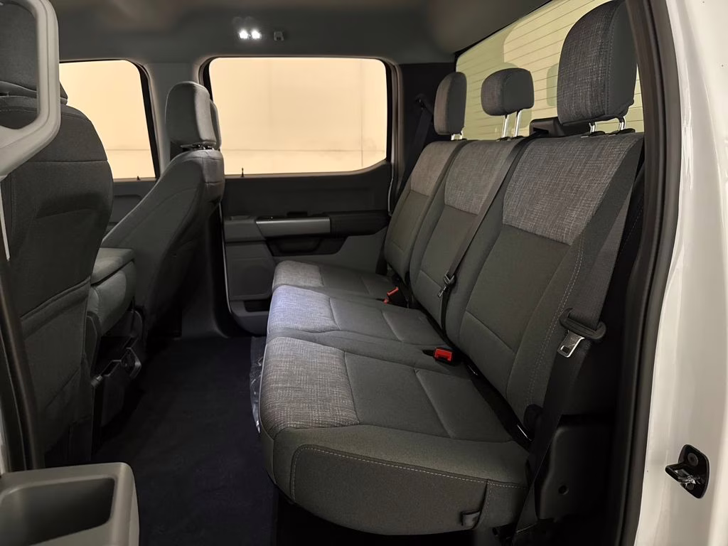 2026 Oxford White Ford Super Duty F-350 DRW XLT 4X4 Truck