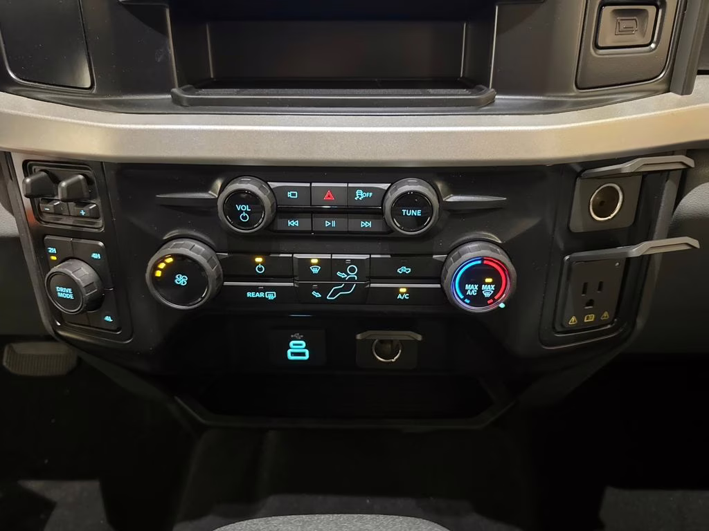 2026 Oxford White Ford Super Duty F-350 DRW XLT 4X4 Truck