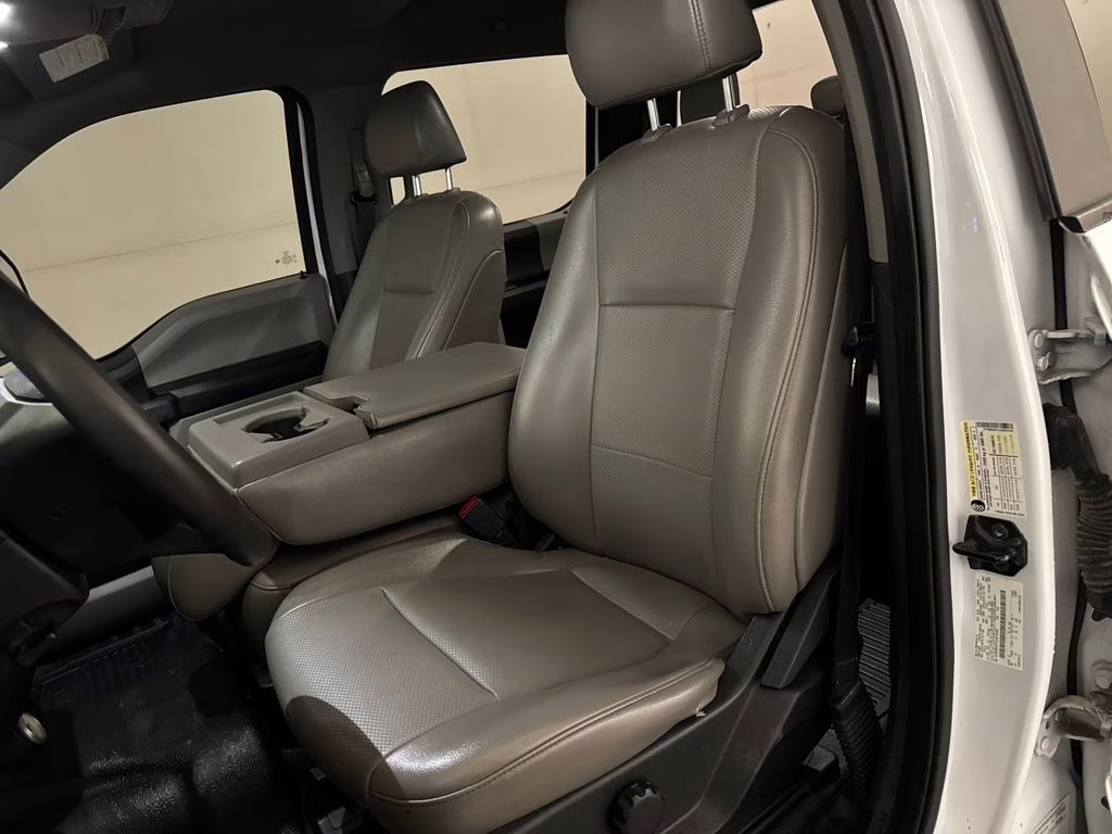 2020 Oxford White Ford Super Duty F-350 DRW XL 4X4 Truck