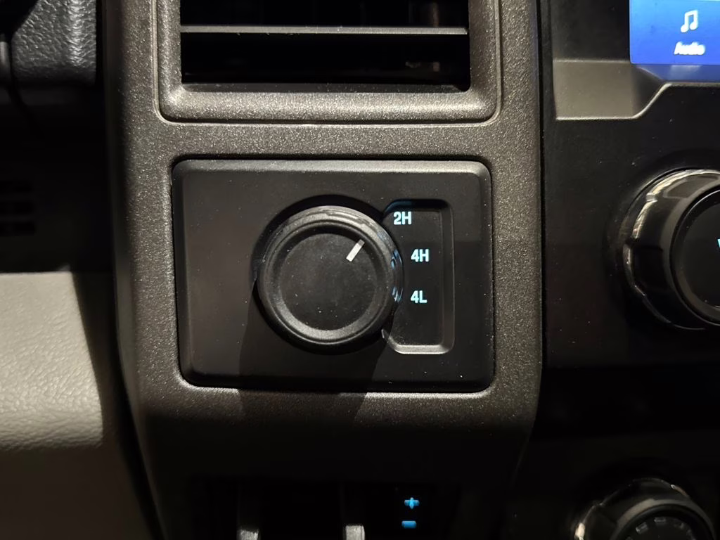 2020 Oxford White Ford Super Duty F-350 DRW XL 4X4 Truck