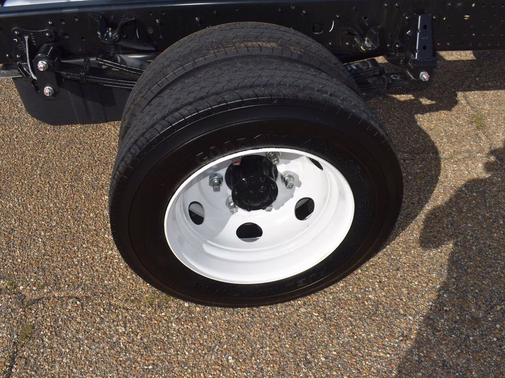 2025 Artic White Chevrolet 4500 HG LCF Gas Base RWD Truck